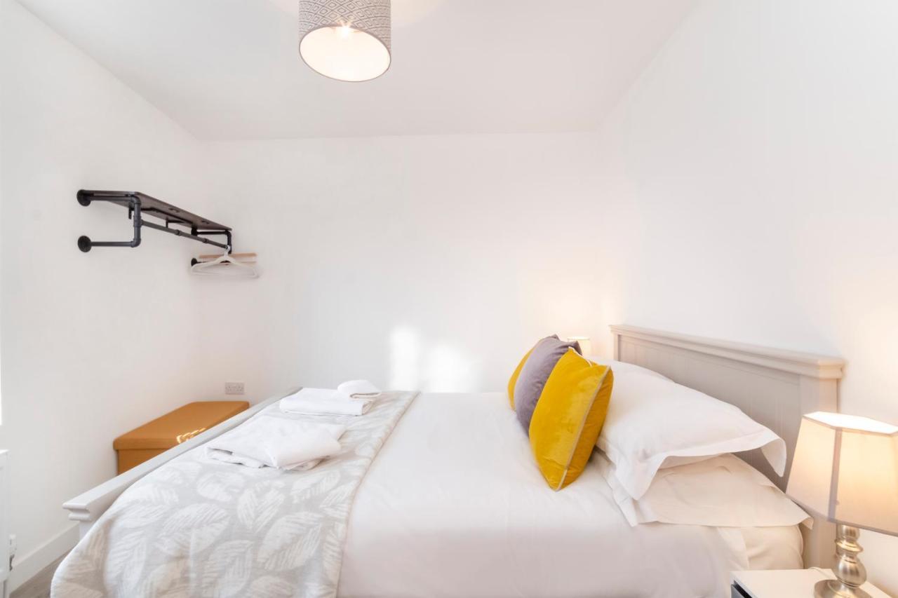 Livingstone Street Apartments With Free Parking ยอร์ค ภายนอก รูปภาพ